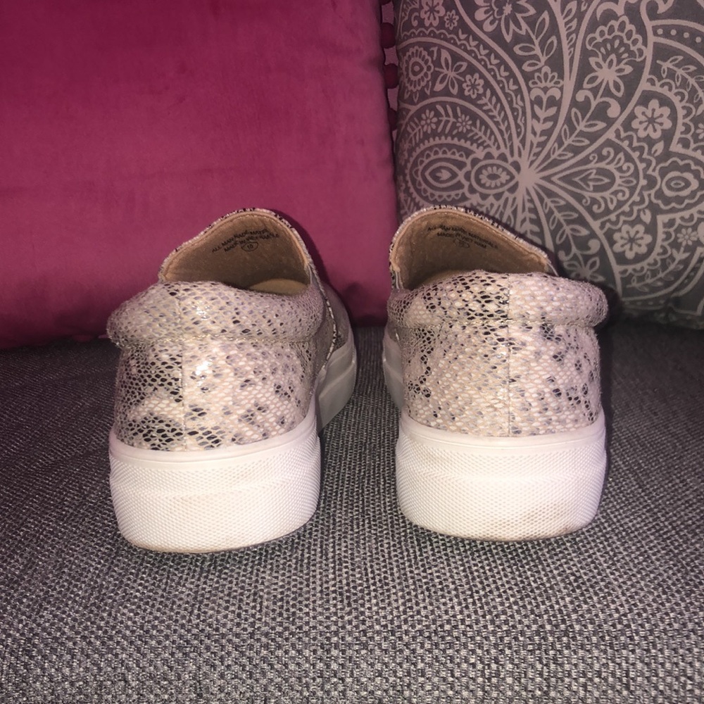 Snakeskin Slip-On Sneakers ✨ - Picture 4 of 5